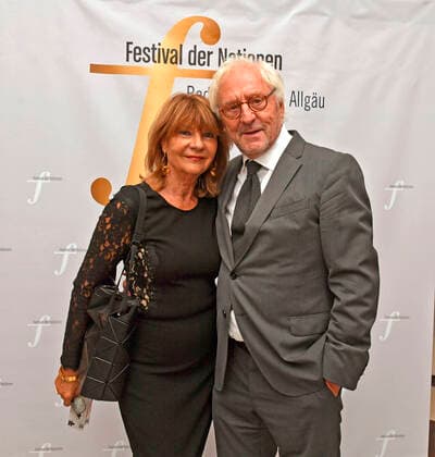 27 09 2019, Klassikfestival Bad Wörishofen, Festival of the Nations 2019 at the Kurhaus Bad Wörishofen in Allgäu, guests on the red carpet actor Günther Maria Halmer Germany with his wife Claudia 27 09 2019, Klassikfestival Bad Wörishofen 27 09 2019, Klassikfestival Bad Wörishofen