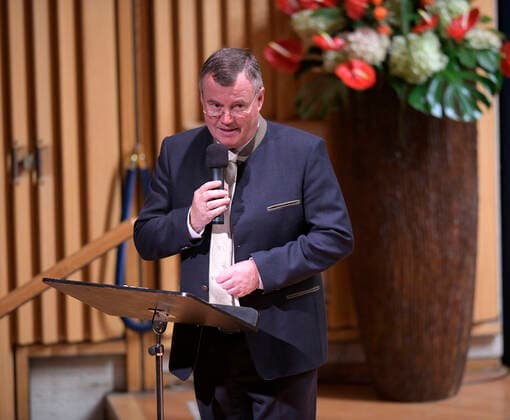 27 09 2019, Klassikfestival Bad Wörishofen, Festival of the Nations 2019 in the Kurhaus Bad Wörishofen in Allgäu, Paul Gruschka First Mayor of the City of Bad Wörishofen gives the opening speech 27 09 2019, Klassikfestival Bad Wörishofen 27 09 2019, Klassikfestival Bad Wörishofen