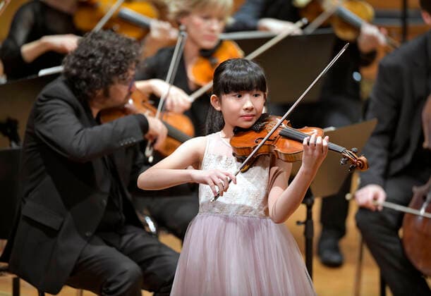27 09 2019, Klassikfestival Bad Wörishofen, Festival of the Nations 2019 at the Kurhaus Bad Wörishofen in Allgäu, Chloe Chua, Violin Singapore, Junior Prize Winner Menuhin Competition with the Basel Chamber Orchestra 27 09 2019, Klassikfestival Bad Wörishofen 27 09 2019, Klassikfestival Bad Wörishofen
