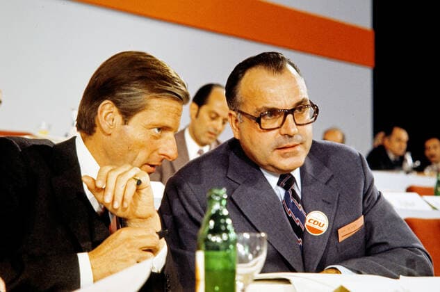 CDU Parteitag 1971 Walther Leisler Kiep und Helmut Kohl CDU, Saarbrücken Deutschland *** CDU Party Congress 1971 Walther Leisler Kiep and Helmut Kohl CDU, Saarbrücken Germany