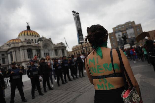 Mexiko, Demonstration für die Entkriminalisierung von Abtreibung in Mexiko-Stadt Women participate in a protest in favor of the decriminalization of abortion in Mexico City, Mexico, 28 September 2019. March for the decriminalization of abortion in Mexico !ACHTUNG: NUR REDAKTIONELLE NUTZUNG!  Copyright: xSashenkaxGutierrezx AME3288 20190929-637053239030038765
