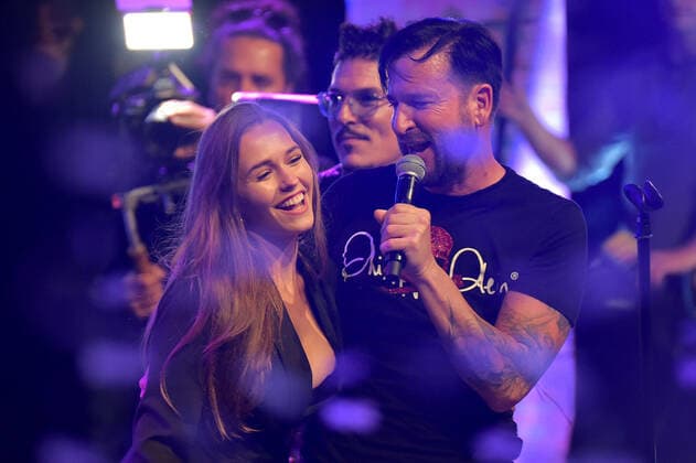 Bilder des Jahres 2019, Entertainment 09 September Entertainment Themen der Woche KW39 Michael Wendler - Live in Concert XXL - am 28.09.2019 in der Turbinenhalle in Oberhausen Michael Wendler und Laura Sophie Müller stehen am 28.09.2019 in der Turbinenhalle in Oberhausen auf der Bühne. *** Michael Wendler Live in Concert XXL on 28 09 2019 in the Turbinenhalle in Oberhausen Michael Wendler and Laura Sophie Müller will be on stage in the Turbinenhalle in Oberhausen on 28 09 2019 xJFx
