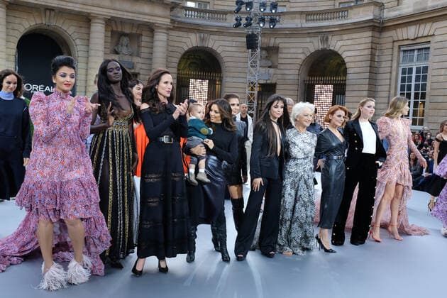 Paris Fashion Week. Annual l Oreal Show. Defilee l Oreal. Eva Longoria et son fils Santi 245557 2019-09-28 Paris France  Copyright: xSergexArnalx xStarfacex STAR_245557_087