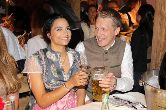 Oliver Pocher mit Freundin Amira Aly in der Käfer Wiesn Schänke auf dem Oktoberfest 2019. München, 28.09.2019 *** Oliver Pocher with friend Amira Aly in the Käfer Wiesn Schänke at the Oktoberfest 2019 Munich, 28 09 2019 Foto:xO.xMooserx xFuturexImage