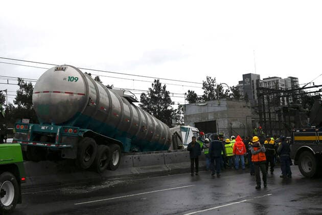 September 29, 2019 EUM20190929ACT04 JPG MEXICO CITY AccidentAccident Metro Trailer September 29, 2019 Pipa hits the retaining wall of the Tepalcates station of the Collective Transport Metro suspends service at the station of the Line A Photo Agency EL UNIVERSALArmando MartinezEELG  - ZUMAu78_ 20190929_zaf_u78_018 Copyright: xElxUniversalx