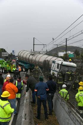 September 29, 2019 EUM20190929ACT06 JPG MEXICO CITY AccidentAccident Metro Trailer September 29, 2019 Pipa hits the retaining wall of the Tepalcates station of the Collective Transport Metro suspends service at the station of the Line A Photo Agency EL UNIVERSALArmando MartinezEELG  - ZUMAu78_ 20190929_zaf_u78_019 Copyright: xElxUniversalx