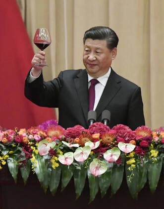 Bilder des Jahres 2019, News 09 September News Themen der Woche KW40 News Bilder des Tages 70th anniv. of China s founding Chinese President Xi Jinping toasts at a reception in Beijing on Sept. 30, 2019, a day before the 70th anniversary of the founding of the People s Republic of China. 