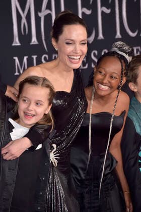 Vivienne Marcheline Jolie-Pitt, Angelina Jolie und Zahara Marley Jolie-Pitt bei der Weltpremiere des Kinofilms Maleficent: Mächte der Finsternis Maleficent: Mistress of Evil im El Capitan Theatre. Los Angeles, 30.09.2019 *** Vivienne Marcheline Jolie Pitt, Angelina Jolie and Zahara Marley Jolie Pitt at the world premiere of the movie Maleficent Powers of Darkness Maleficent Mistress of Evil at El Capitan Theatre Los Angeles, 30 09 2019 Foto:xD.xStarbuckx xFuturexImage