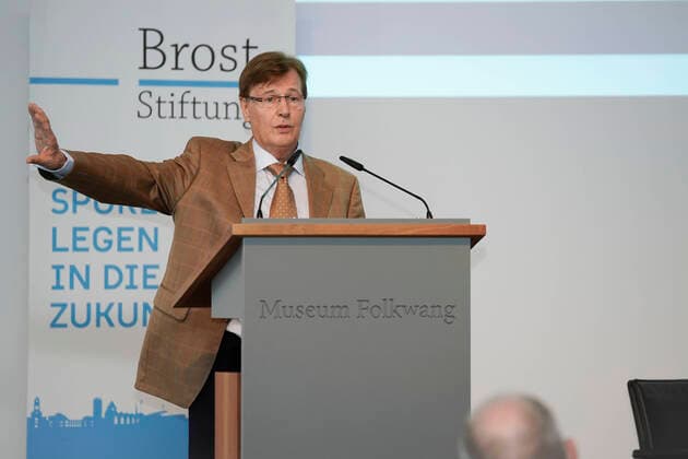 Photo Peter Biesenbach On 1 October, Peter Biesenbach, Minister of Justice of the State of North Rhine-Westphalia, spoke on the subject of More than Alexa Artificial Intelligence in the Service of Justice and Law Enforceme