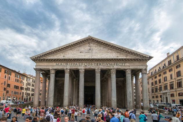 Rome, Italy- Tourists in front of the Roman Pantheon, the most preserved building from Ancient Rome. It was built between AD 118 and 125 by Emperor Hadrian. EdwinxRemsbergx xVWPics stock 1020_11_ere-remsberg_16062022930