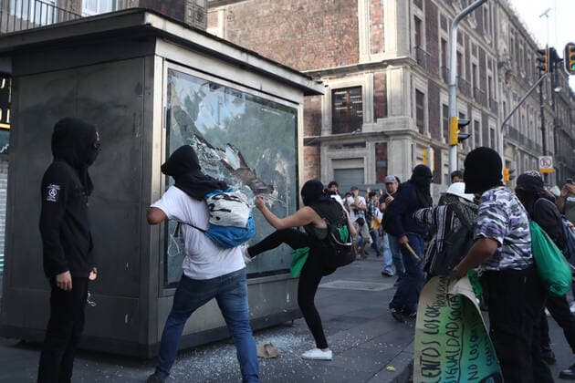 October 2, 2019 EUM20191002NAC23 JPG MEXICO CITY, ProtestsProtests October 2 Aspects of the riots recorded during the march held this October 2, 2019 in the streets of the Historic Center, held to commemorate the 1968 student massacre Photo Agency EL UNIVERSALAFBV  - ZUMAu78_ 20191002_zaf_u78_053 Copyright: xElxUniversalx