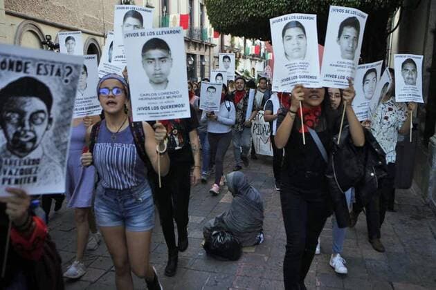 October 2, 2019 EUM20191002NAC76 JPG QUERETARO, Qro , ProtestsProtests October 2 A group of demonstrators, mostly students from the Autonomous University of Queretaro UAQ , protested on October 2, 2019 in commemoration of 51 years of the massacre in Tlatelolco Photo Agency EL UNIVERSAL  - ZUMAu78_ 20191002_zaf_u78_122 Copyright: xElxUniversalx