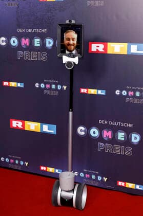 Jan Böhmermann via video chat camera at the award ceremony of the 23 German Comedy Prize 2019 in the studio in Cologne Mühlheim Cologne, 02 10 2019 Foto:xC.xHardtx xFuturexImage