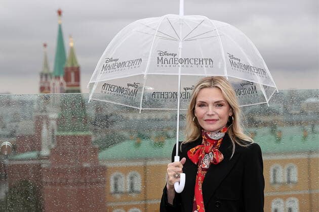 Bilder des Jahres 2019, Entertainment 10 Oktober Entertainment Themen der Woche KW40 MOSCOW, RUSSIA - OCTOBER 4, 2019: American actress Michelle Pfeiffer promoting the 2019 fantasy film Maleficent: Mistress of Evil during a photocall atop the Ritz Carlton Hotel. Alexander Shcherbak TASS  TS0BD924