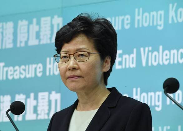 Bilder des Jahres 2019, News 10 Oktober News Themen der Woche KW40 News Bilder des Tages (191004) -- HONG KONG, Oct. 4, 2019 (Xinhua) -- Chief Executive of China s Hong Kong Special Administrative Region (HKSAR) Carrie Lam attends a press conference in Hong Kong, south China, Oct. 4, 2019. HKSAR government on Friday established an anti-mask law in the latest drive to end the prolonged violence. Lam told the press conference that the government has invoked the power under the Emergency Regulations Ordinance and made a new regulation in the name of Prohibition on Face-Covering Regulation, to create a deterrent effect against masked, violent protesters and rioters. The ban, designed to end violence and restore order, will come into effect on Friday midnight, Lam said. (Xinhua Lui Siu Wai) CHINA-HONG KONG-ANTI-MASK LAW (CN) 