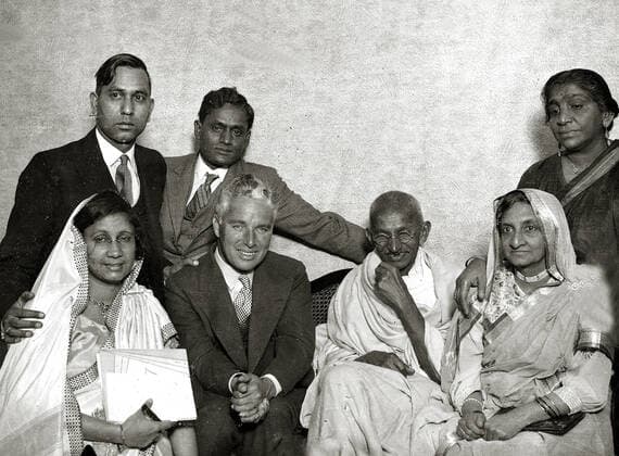 IMAGO ICONS: Mahatma Gandhi Indian leader Mahatma Gandhi, with Charles Chaplin, in London s East End, 1931 Hollywood CA USA  Copyright: xLegacyxCollection ThexHollywoodxArchivex 33848758THA
