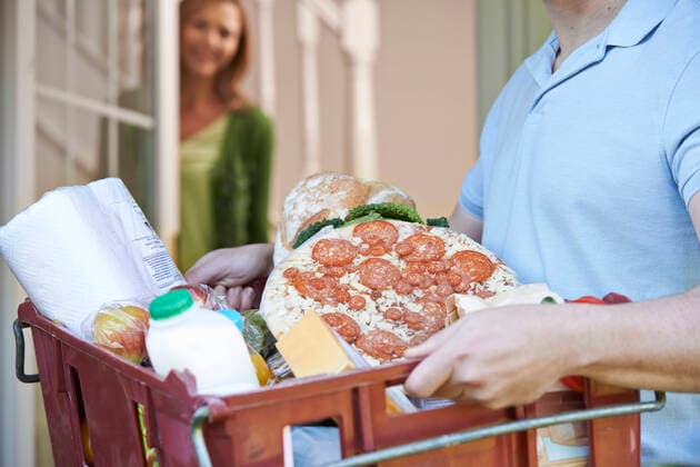 Driver Delivering Online Grocery Order,model released, Symbolfoto,property released ING_39524_00551