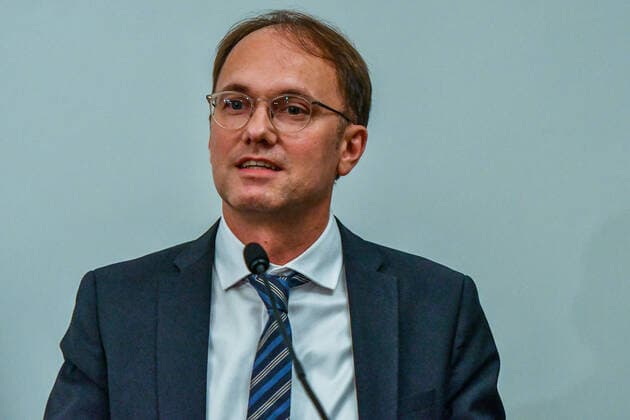 Prof Dr Gerd Dietrich Cultural History of the GDR Moderation Benjamin Immanuel Hoff Head of the Thuringian State Chancellery and Thuringian Minister of Culture Introduction Tobias Knoblich Head of the Erfurt Cultural Department 23 Erfurt Autumn Harvest 2019 of the Erfurt Autumn Harvest e V Copyright xVIADATAx xHolgerxJohnx, Erfurt Thuringia Germany