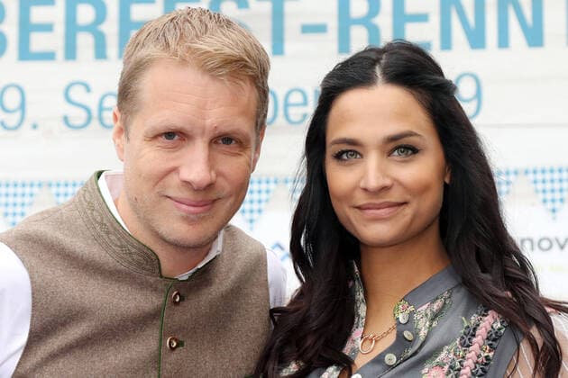29 09 2019, Hanover, Lower Saxony, GER Comedian Oliver Pocher with his fiancée Amira Aly Aly, Amira Aly, outside, outdoor shot, German, Germany, Europe, European, Hanover, presenter, Lower Saxony, Oliver Pocher, personality, Pocher, portrait, portrait, QF, landscape, Western Europe 190929D017HANNOVER JPG