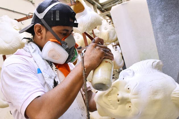Manufacturing of Pennywise latex mask JIUTEPEC, MEXICO - OCTOBER 8: A REV Factory worker is seen during a manufacturing process of latex mask of the fictional character Pennywise to sale during the Halloween celebrations in Jiutepec, Morelos on October 8, 2019 in Jiutepec, Morelos. Pennywise is a fictional character created by writer Stephen King for his horror novel It, in which he is the main antagonist and villain  Copyright: xCarlosxTischlerx EYE_8122