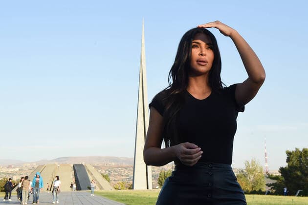 Bilder des Jahres 2019, Entertainment 10 Oktober Entertainment Themen der Woche KW41 Entertainment Bilder des Tages YEREVAN, ARMENIA - OCTOBER 8, 2019: American businesswoman, model and actress Kim Kardashian visits the Tsitsernakaberd Armenian Genocide Memorial Complex. Hayk Baghdasaryan Photolure TASS  TS0BE129