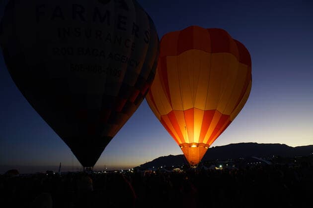 News Bilder des Tages October 9, 2019, Albuquerque, NEW MEXICO, USA: 100919 .A balloon light up the early morning skies ahead of Wednesday s Flight of the Nations Mass Ascension. Photographed on Wednesday October 9, 2019 . Journal Albuquerque USA - ZUMAab1_ 20191009_zaf_ab1_002 Copyright: xAdolphexPierre-Louisx