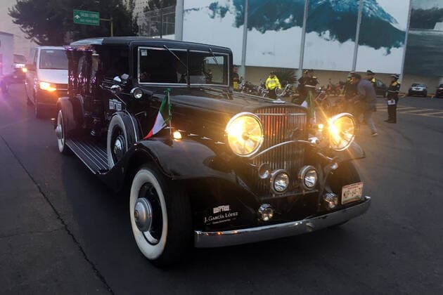 October 9, 2019 EUM20191009ESP01 JPG MEXICO CITY TributeHomage Jose Jose La carrosa that transports the urn containing the ashes of Mexican singer Jose Jose moves from Mexico City International Airport to the Palacio de Bellas Artes on Wednesday morning October 9, 2019, where the Prince of the Song will be honored Photo Agency EL UNIVERSALEVZ  - ZUMAu78_ 20191009_zaf_u78_001 Copyright: xElxUniversalx