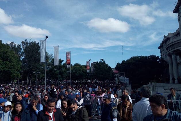 October 9, 2019 EUM20191009ESP02 JPG MEXICO CITY TributeHomage Jose Jose Hundreds of people gather around the Palacio de Bellas Artes where this Wednesday, October 9, 2019, Mexican singer Jose Jose Foto Agencia EL UNIVERSALEVZ receives a postumo tribute.  - ZUMAu78_ 20191009_zaf_u78_002 Copyright: xElxUniversalx