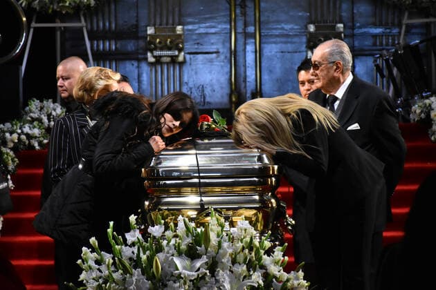 Jose Jose posthumous tribute in Mexico MEXICO CITY, MEXICO - OCTOBER 9: Dulce and Lucia Mendez™ during a posthumous tribute of Singer Jose Jose at Palacio de Bellas Artes on October 9, 2019 in Mexico City, Mexico  Copyright: xCarlosxTischlerx EYE_0312