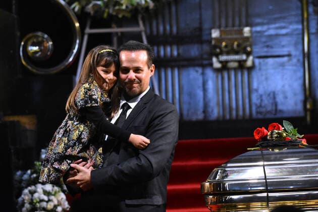 Jose Jose posthumous tribute in Mexico MEXICO CITY, MEXICO - OCTOBER 9: Jose Joel waves his hand holding his daughter during a posthumous tribute of Singer Jose Jose at Palacio de Bellas Artes on October 9, 2019 in Mexico City, Mexico  Copyright: xCarlosxTischlerx EYE_0818