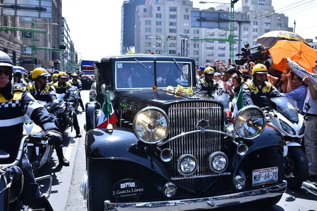 Jose Jose posthumous tribute in Mexico MEXICO CITY, MEXICO - OCTOBER 9: Funeral carriage with the remains of singer Jose Jose leaving the Palacio de Bellas Artes to head to the Basilica of Guadalupe and officiate a Mass at Palacio de Bellas Artes on October 9, 2019 in Mexico City, Mexico  Copyright: xCarlosxTischlerx EYE_1243