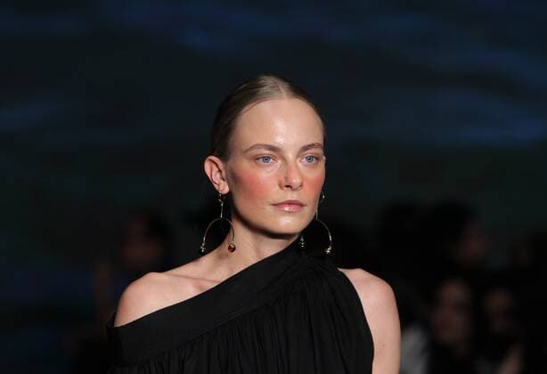 Models wear creations by Mexican designers Julia y Renata, during the secon day of the Fashion Week Mexico City in Mexico City, Mexico, 09 October 2019. Mexico City Fashion Week !ACHTUNG: NUR REDAKTIONELLE NUTZUNG!  Copyright: xMArioxGuzmanx AME7522 20191010-637062713841748366