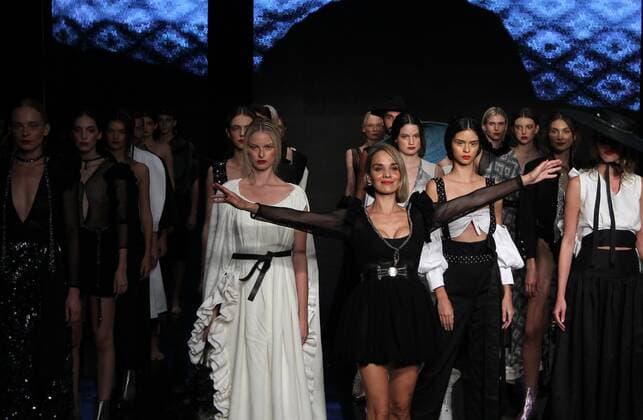 Mexican designer Daniela Villa (C) greets during the secon day of the Fashion Week Mexico City in Mexico City, Mexico, 09 October 2019. Mexico City Fashion Week !ACHTUNG: NUR REDAKTIONELLE NUTZUNG!  Copyright: xMArioxGuzmanx AME7599 20191010-637062796612612874