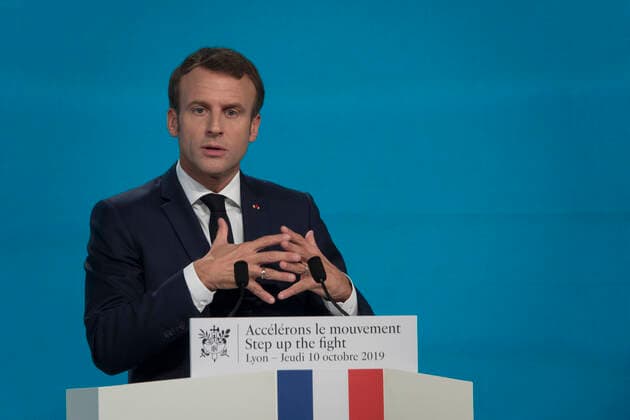 Emmanuel Macron President de la Republique NEWS : Sixieme Conference de reconstitution des ressources du Fonds mondial de lutte contre le sida, la tuberculose et le paludisme a l hotel de Ville de Lyon - Lyon 09 10 2019 SandrineThesillat Panoramic 