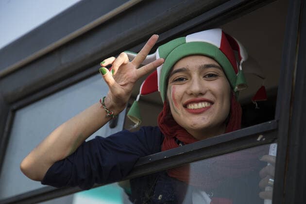 News Bilder des Tages October 10, 2019, Tehran, Iran: Iranian women cheer as they arrive at the Azadi Stadium to watch the 2022 World Cup qualifier soccer match between Iran and Cambodia, in Tehran, Iran. Iranian women were freely allowed into the stadium for the first time in decades. They had been banned since 1981. Tehran Iran - ZUMAf146 20191010_zip_f146_022 Copyright: xRouzbehxFouladix