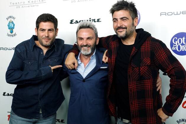 David Munoz (R) and Jose Munoz (L), members of Spanish group Estopa , and Spanish actor Fernando Tejero (C) pose for the media during the Premios Hombres Esquire 2019 (lit. Esquire Men Awards 2019) gala held in Madrid, Spain, 10 October 2019. Esquire Men Awards 2019 in Madrid !ACHTUNG: NUR REDAKTIONELLE NUTZUNG!  Copyright: xBallesterosx GRAF8305 20191010-637063384041423458