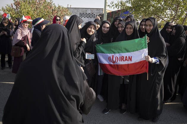 News Bilder des Tages October 10, 2019, Tehran, Iran: Iranian women cheer as they arrive at the Azadi Stadium to watch the 2022 World Cup qualifier soccer match between Iran and Cambodia, in Tehran, Iran. Iranian women were freely allowed into the stadium for the first time in decades. They had been banned since 1981. Tehran Iran - ZUMAf146 20191010_zip_f146_037 Copyright: xRouzbehxFouladix