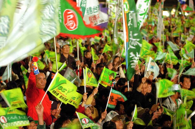 Mar 20, 2004; Taipei, Taiwan, CHINA; Huge super rally in support of DPP s Chen shui-bian in his bid for re-election on March 20th during the 2004 Taiwan presidential election. Taipei CHINA  - ZUMAnele 20040320_raw_s153_004 Copyright: xChrisxStowers JiwaFotox