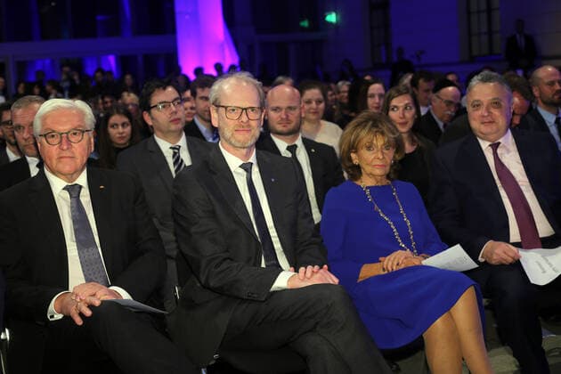 Federal President Frank Walter Steinmeier, Martin Michaelis Director Jewish Museum , Charlotte Knobloch and Jeremy Issacharoff Ambassador Israel on the occasion of the award of the Ernst Ludwig Ehrlich Medal in the Jewish Museum in Berlin snapshot photography xN Hochstein