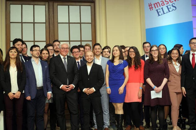 Federal President Frank Walter Steinmeier with the members of the Ernst Ludwig Ehrlich Studienwerk on the occasion of the award of the Ernst Ludwig Ehrlich Medal in the Jewish Museum in Berlin snapshot photography xN Hochstein