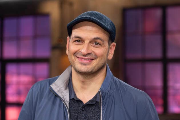 Kaya YANAR, Deutschland Tuerkei, Komiker, Comedian, Schauspieler, Portraet, Porträt, Portrait, Angeschnittenes Einzelbild, Einzelmotiv, zu Gast in der Sendung Koelner Treff im WDR Fernsehen, 08.10.2019. *** Kaya YANAR, Germany Tuerkei, comedian, comedian, actor, portrait, portrait, portrait, cut single picture, single motif, guest in the show Koelner Treff im WDR Fernsehen, 08 10 2019