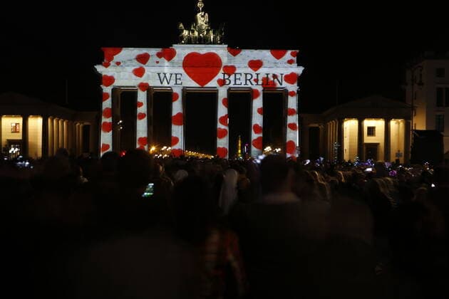 Bilder des Jahres 2019, News 10 Oktober News Themen der Woche KW41 News Bilder des Tages Germany: Festival of Lights 2019 in Berlin Germany: In Berlin, many buildings are illuminated spectacularly at the Festival of Lights and at Berlin lights . The photo shows the Berlin Cathedral Berlin Germany  SimonexKuhlmey