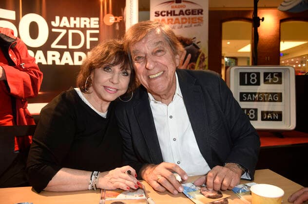 Bilder des Jahres 2019, Entertainment 10 Oktober Entertainment Themen der Woche KW41 Tina York und Bata Illic beim Event 50 Jahre ZDF Hitparade im Blechen Carre. Cottbus, 12.10.2019 *** Tina York and Bata Illic at the event 50 years ZDF hit parade in Blechen Carre Cottbus, 12 10 2019 Foto:xN.xKubelkax xFuturexImage