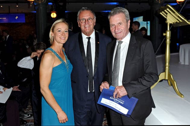 Bilder des Jahres 2019, Entertainment 10 Oktober Entertainment Themen der Woche KW41 Europapark Rust - 70. Geburtstag von Roland Mack Günther Oettinger , Friederike und Roland Mack anläßlich des 70. Geburtstages von Roland Mack am 12.10.2019 im Europapark Rust. 20191012MWI5310 *** Europapark Rust 70 Birthday of Roland Mack Günther Oettinger , Friederike and Roland Mack on the occasion of Roland Macks 70th birthday on 12 10 2019 at Europapark Rust 20191012MWI5310