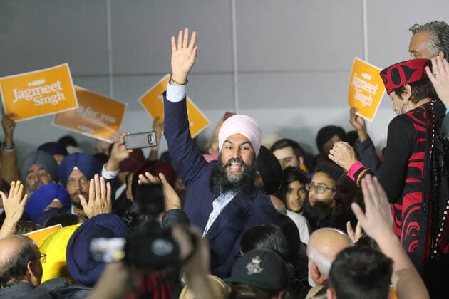 Canadian NDP Party leader Jagmeet Singh waves during a rally in Surrey, British Columbia on Sunday, October 13, 2019 during a day of 2019 federal election campaigning in the BC lower mainland. Election day is October 21, 2019.  VAP2019101301 HEINZxRUCKEMANN