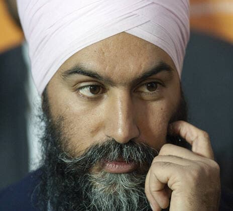 Canadian NDP Party leader Jagmeet Singh talks to reporters after a rally in Surrey, British Columbia (BC), October 13, 2019 during a day of federal election campaigning in the BC lower mainland. Election day is October 21, 2019.  VAP2019101307 HEINZxRUCKEMANN