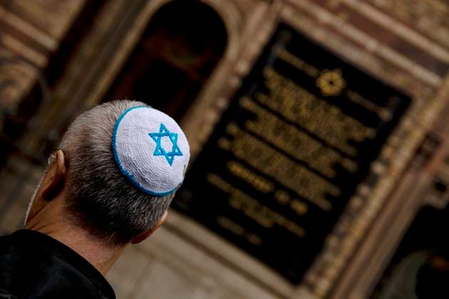Demonstration gegen Antisemitismus und rechten Terror nach dem rechtsterroristische Anschlag auf eine Synagoge in Halle. Aufgerufen dazu hatten das Büdniss unteilbar und das Jüdischen Forum für Demokratie und gegen Antisemitismus. snapshot-photography M.Czapski *** Demonstration against anti-Semitism and right-wing terror after the right-wing terrorist attack on a synagogue in Halle The Büdniss was called indivisible and the Jewish Forum for Democracy and Against Anti-Semitism snapshot photography M Czapski