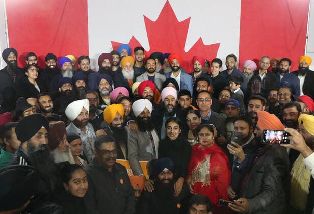Canadian NDP Party leader Jagmeet Singh (centre) takes a group photo with supporters after speaking at a rally in Surrey, British Columbia on Sunday, October 13, 2019 during a day of federal election campaigning in the BC lower mainland. Election day is October 21, 2019.  VAP2019101317 HEINZxRUCKEMANN