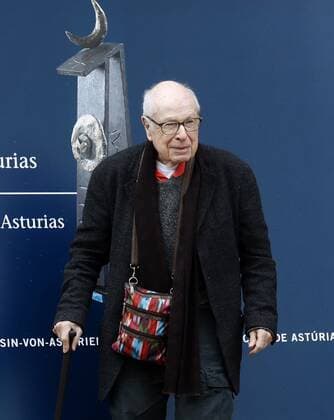 British artist Peter Brook, who will be awarded with the Princess of Asturias Arts Award, arrives to Oviedo, Asturias, Spain, 14 September 2019. The Princess of Asturias Awards are given every year to personalities or organizations from all around the world who make significant achievements in the sciences, arts, literature, humanities and sports. Brook will receive the award on 18 October 2019. Princess of Asturias Award for Technical and Scientific Research !ACHTUNG: NUR REDAKTIONELLE NUTZUNG!  Copyright: xJ.L.Cereijidox GRAF203 20191014-637066771201192428