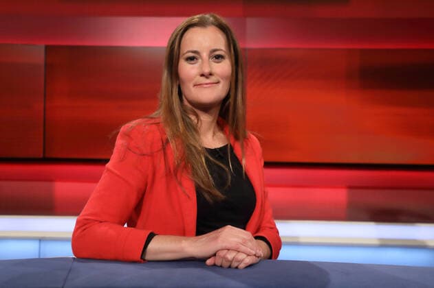 Janine Wissler Parliament leader in the Hessian state parliament, DIE LINKE in the ARD talk show hard but fair on 14 10 2019 in Berlin Topic of the show Wieder da oder nie wirklich weg How strong is the hatred of Jews in Germany?